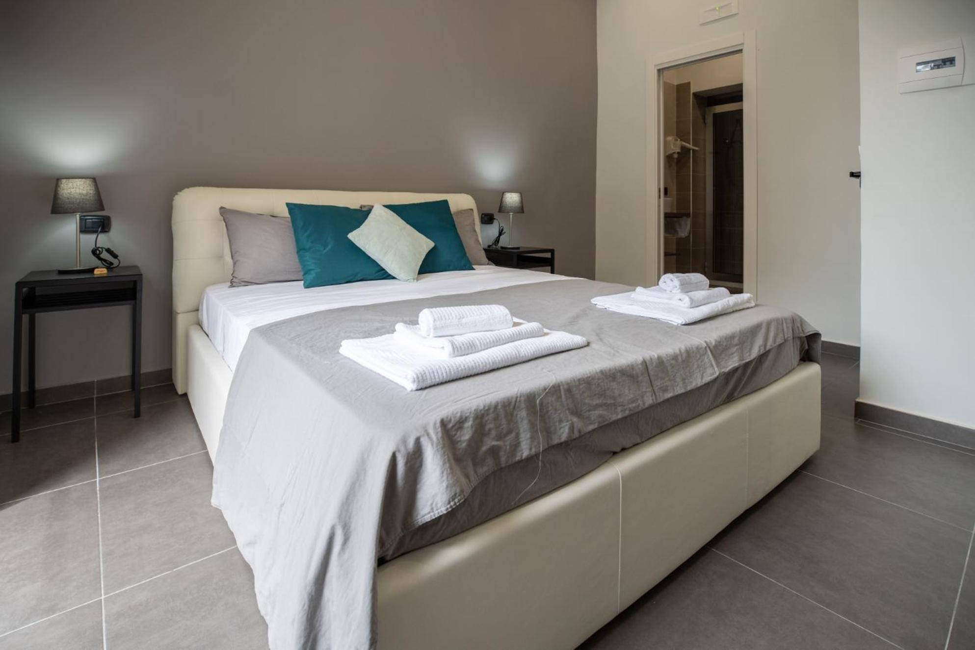 Doria Suites Napoli エクステリア 写真